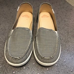 Roxy striped flat